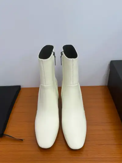 Saint Laurent Alternative arrival in
