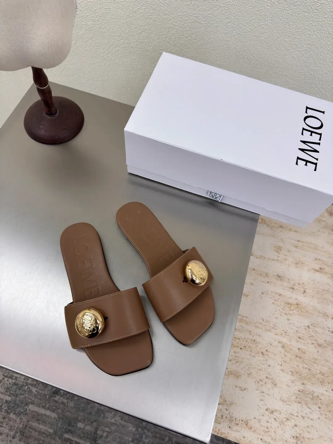 Loewe Alternative Cat Heel Flat Slides in ბეჟი