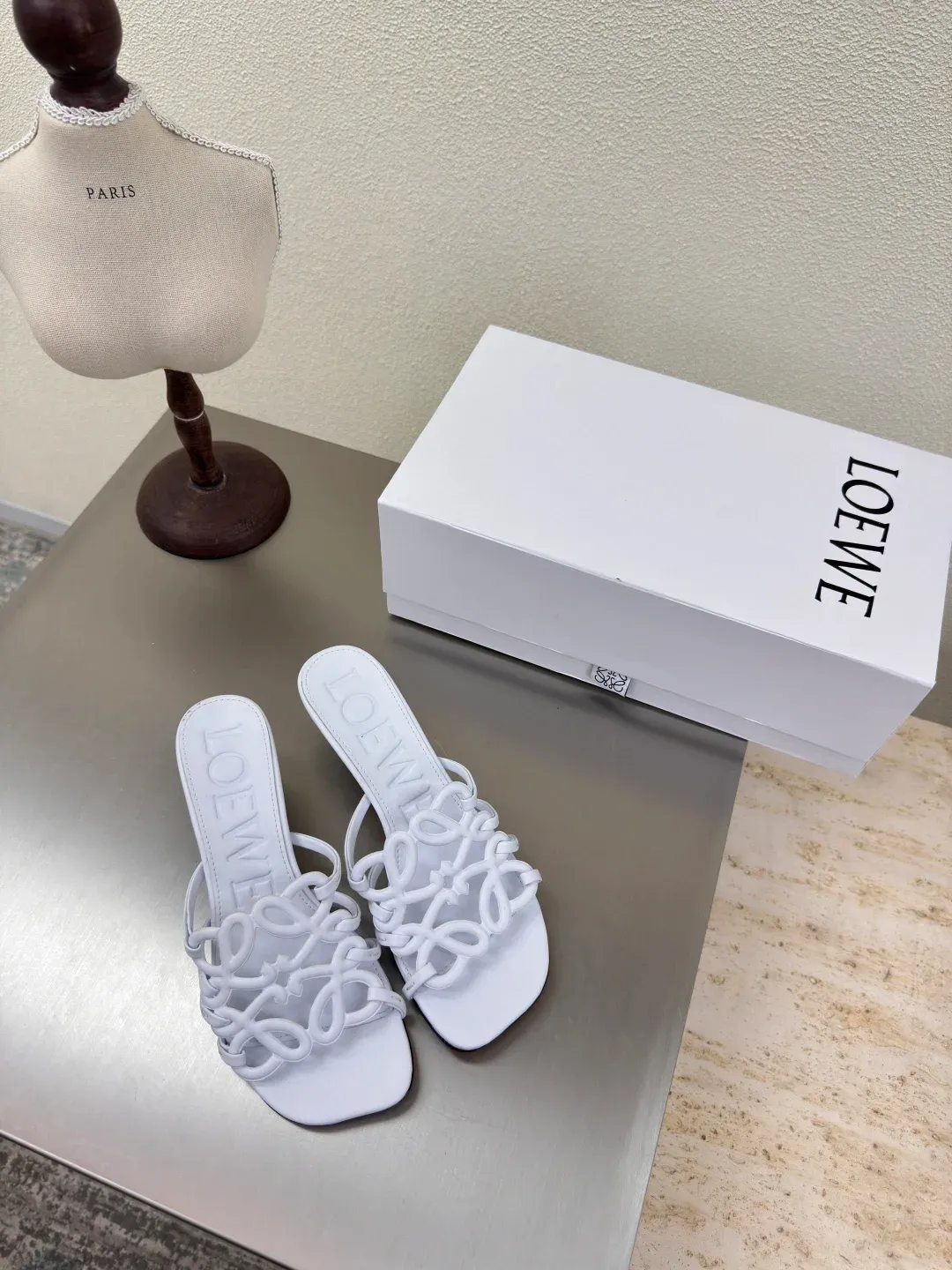 Loewe Alternative Kitten Heel Mesh Slides in თეთრი