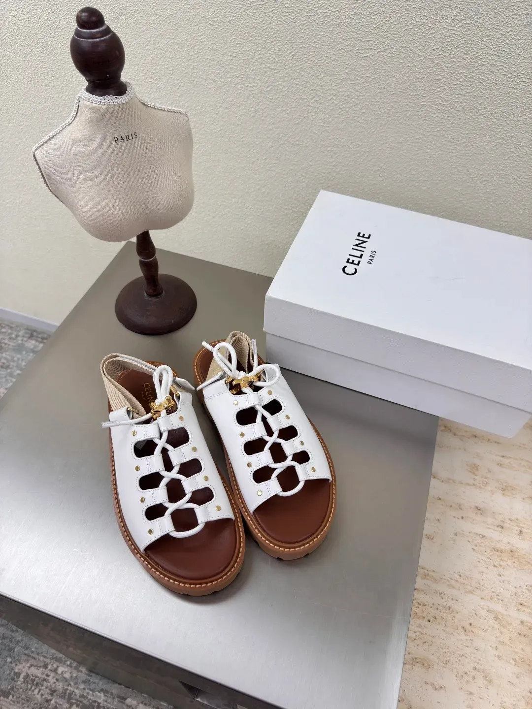 Celine Alternative Arc De Triomphe Sandals in თეთრი