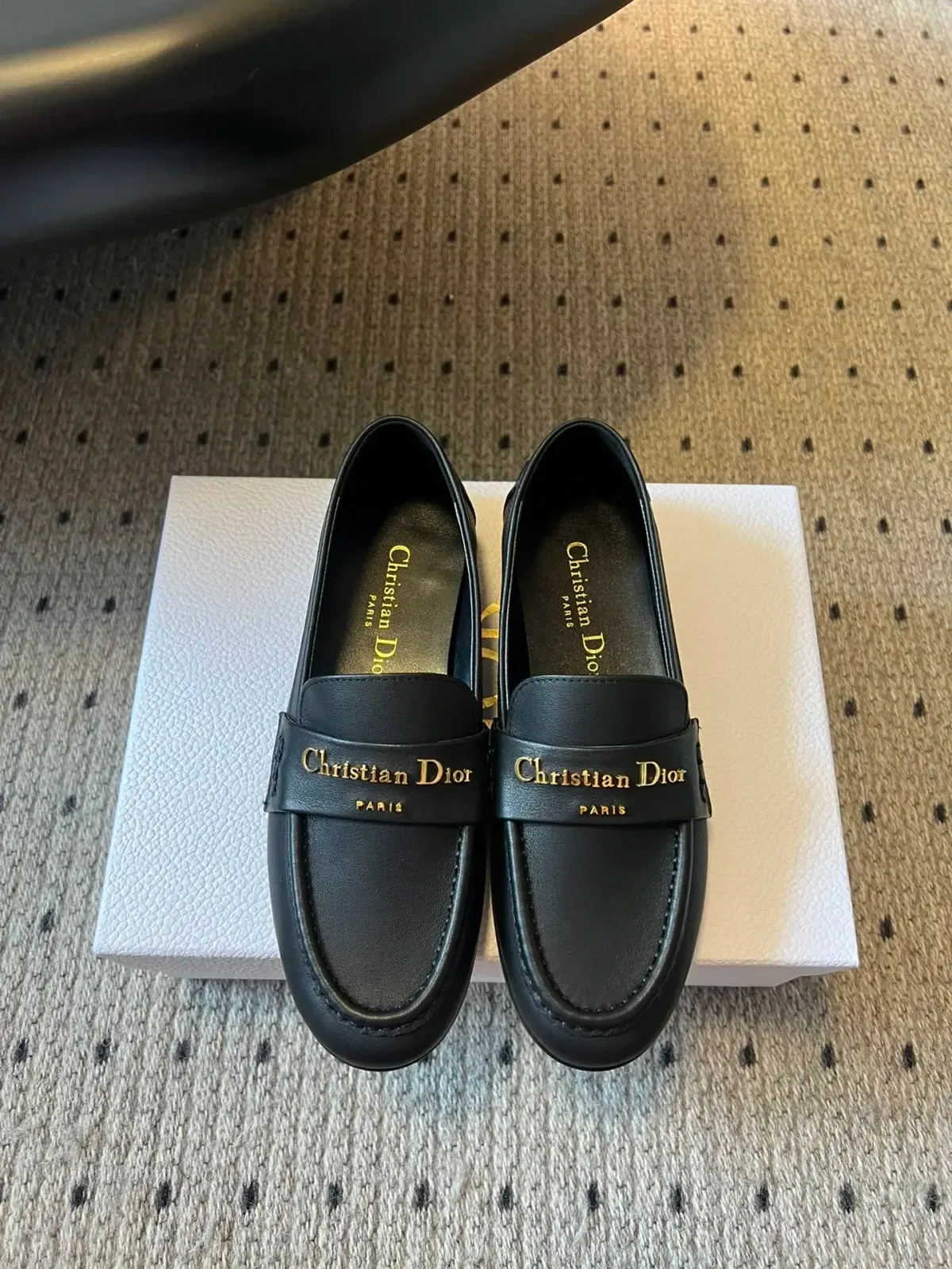 Dior Alternative Round Toe Loafers in ოქროსფერი