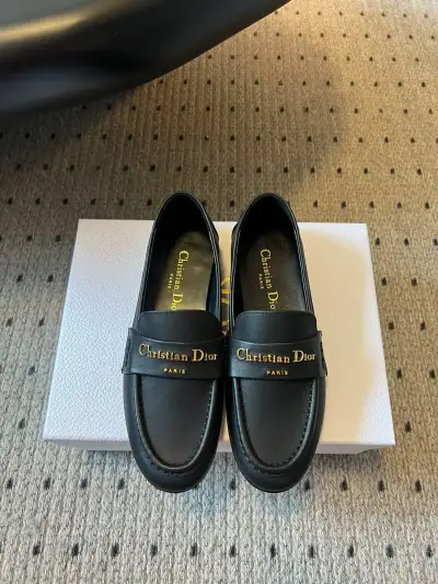 Dior Alternative Round Toe Loafers in ოქროსფერი