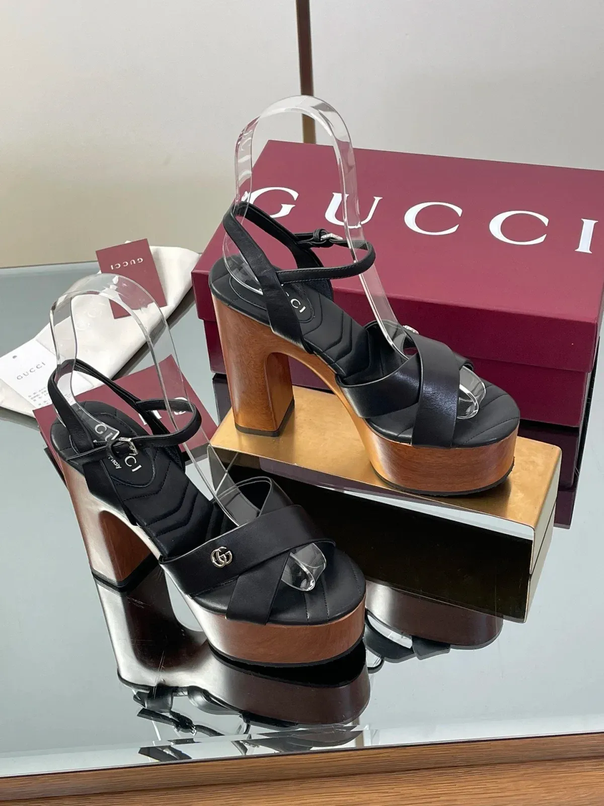 Gucci Alternative Sandals in წითელი
