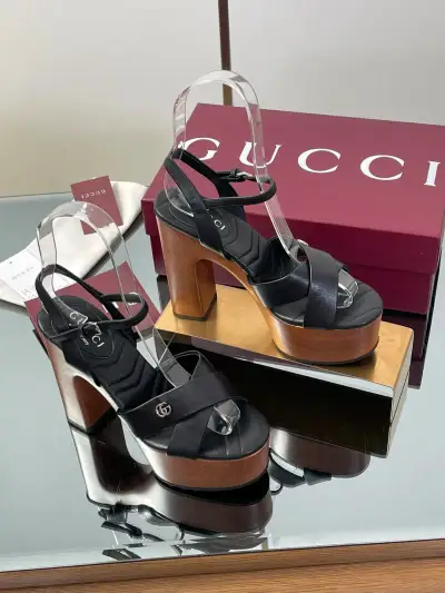 Gucci Alternative Sandals in წითელი