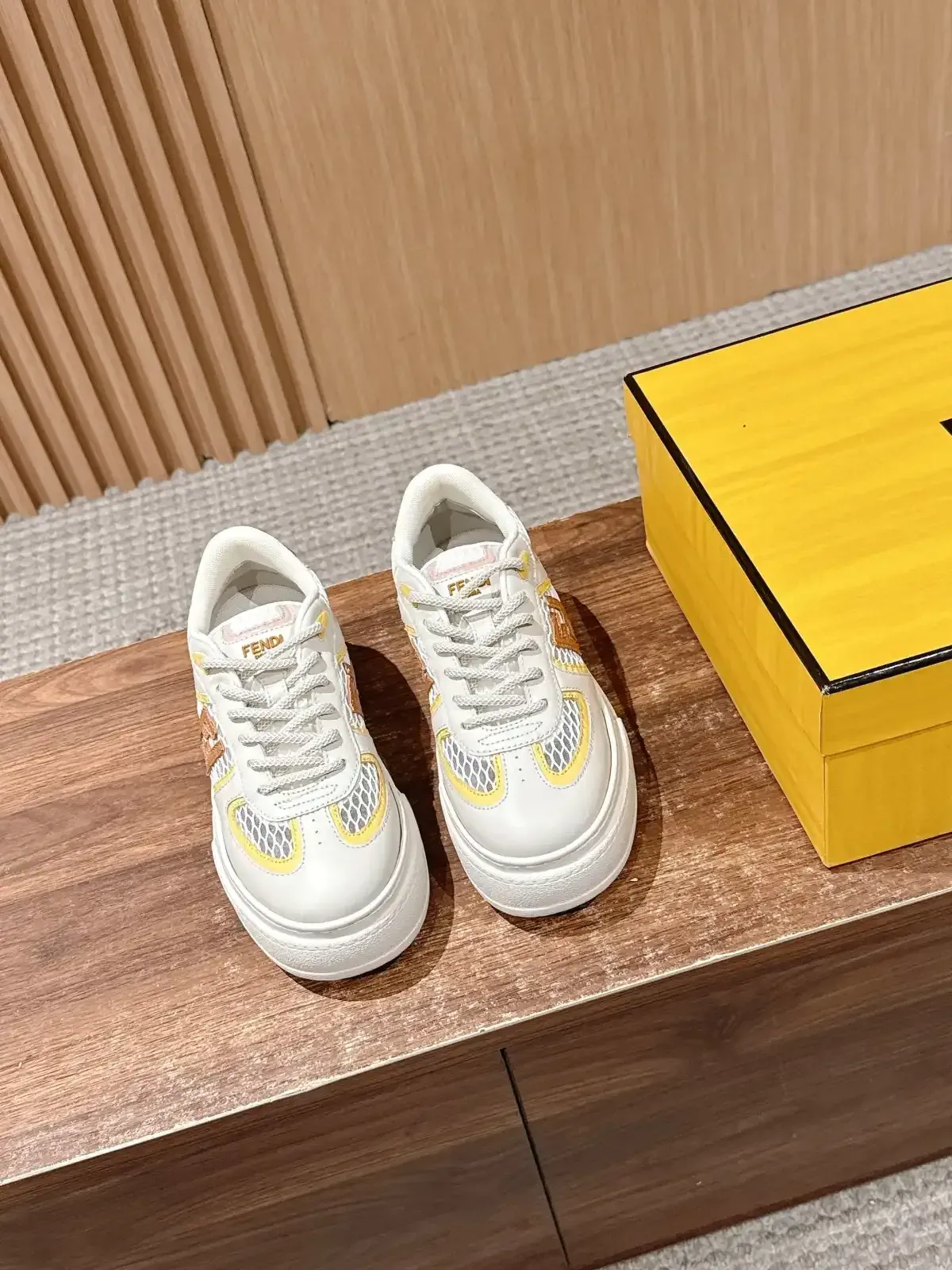 Fendi Alternative Match Platform Sneakers in თეთრი