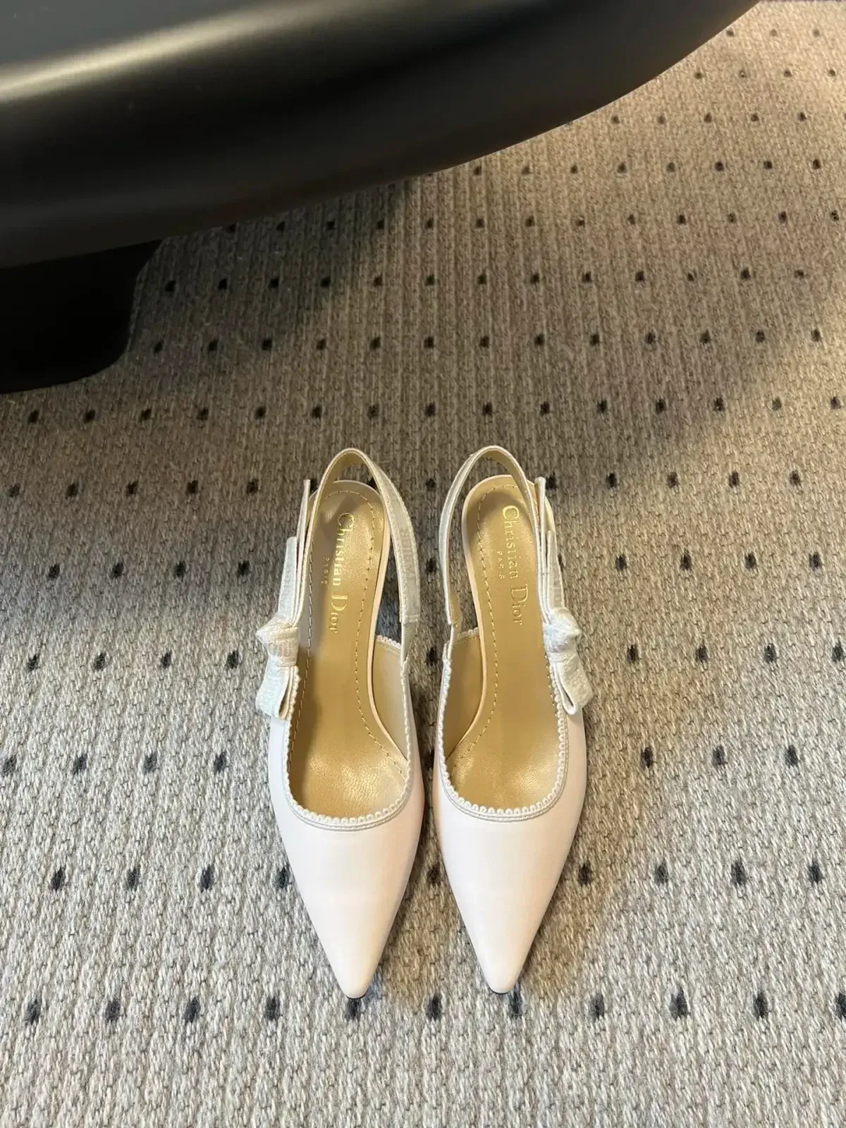 Dior Alternative J'Adior Bow Sandals in შავი