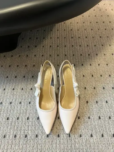 Dior Alternative J'Adior Bow Sandals in შავი