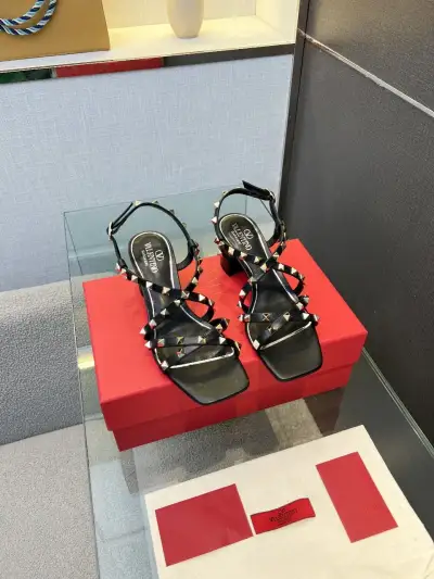 Valentino Alternative Shoes in შავი