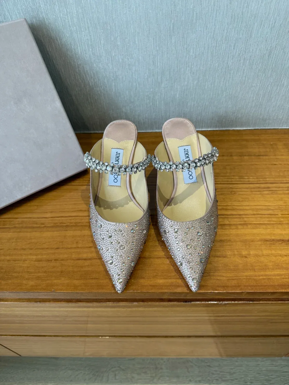 Jimmy Choo Alternative saeda in 