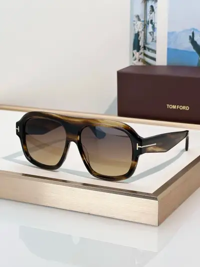 Tom Ford Alternative Rhonda Sunglasses in
