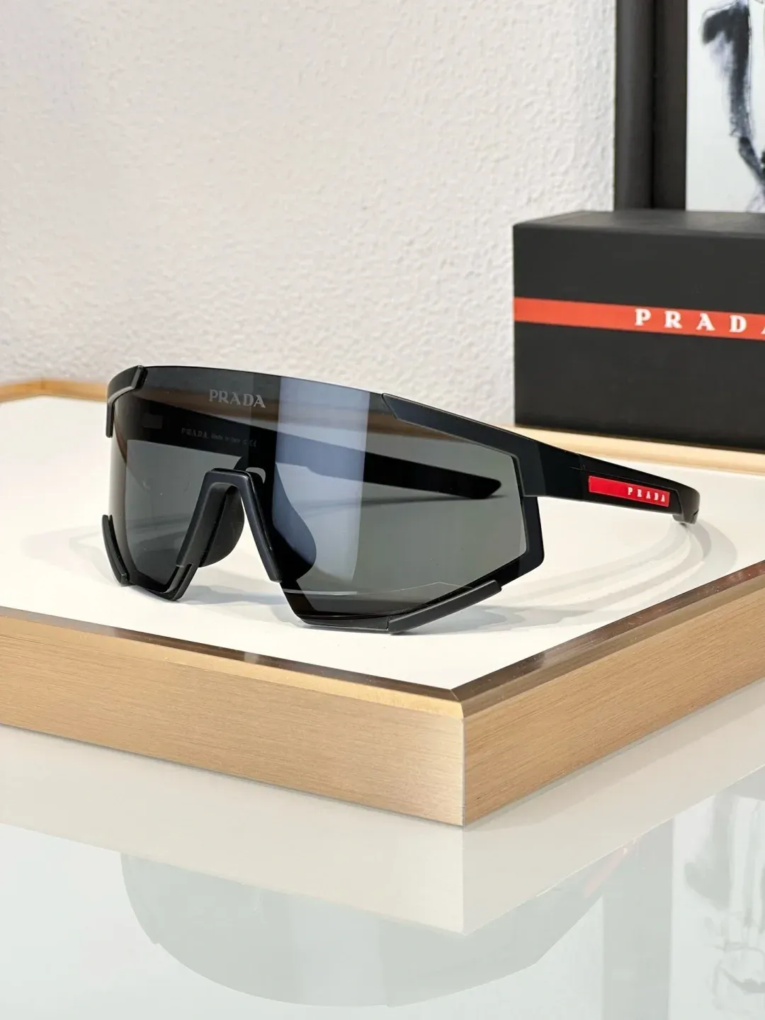 Prada Alternative Sunglasses in 