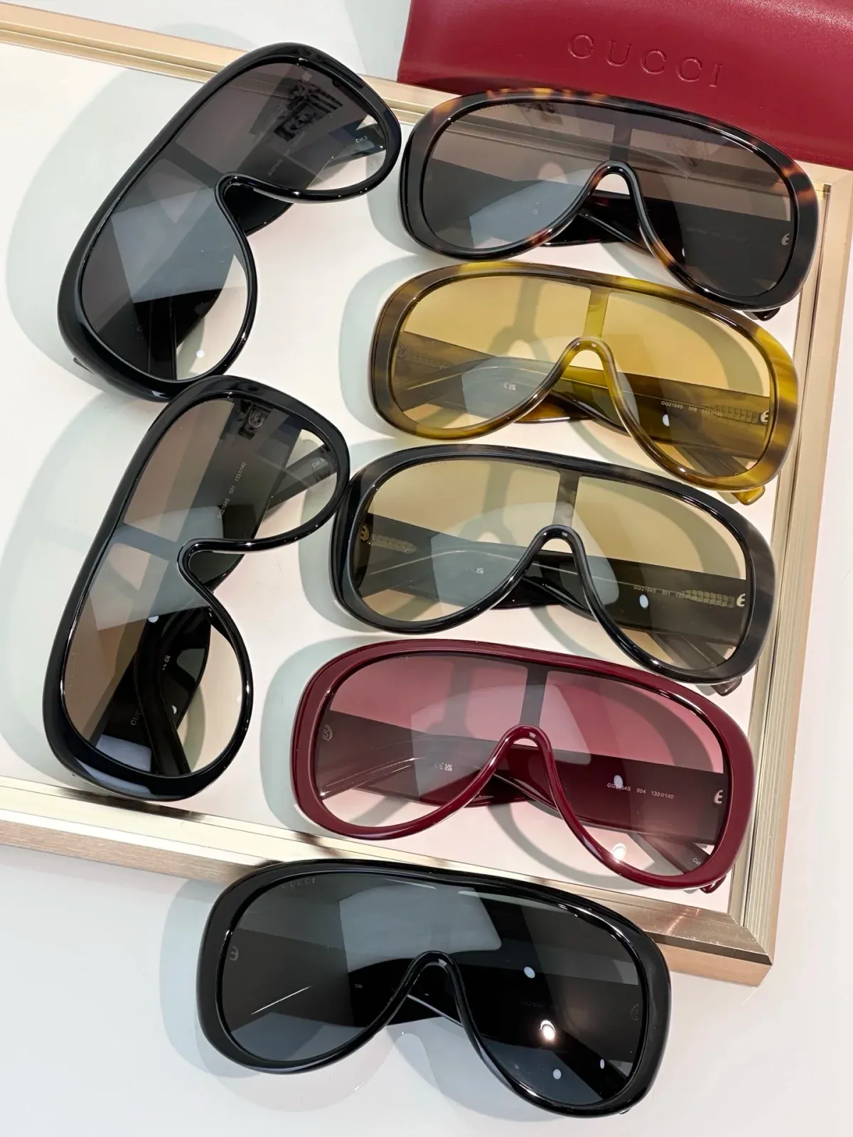 Gucci Alternative Oversized Sunglasses in 