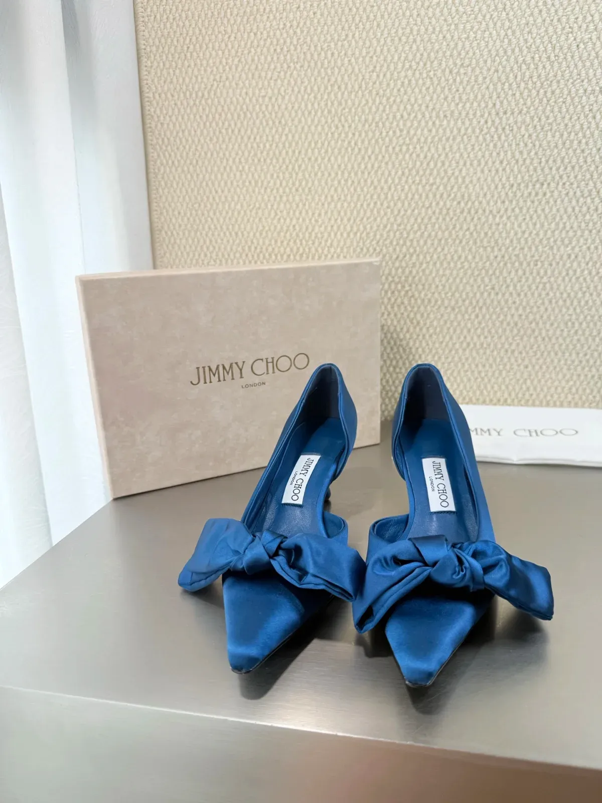 Jimmy Choo Alternative Issy Bow Heels in ლურჯი