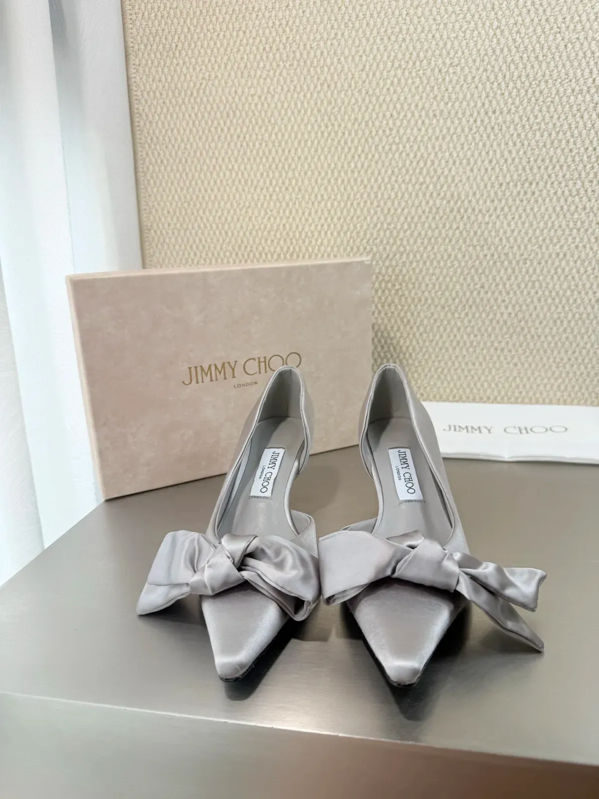 Jimmy Choo Alternative Issy Bow Heels in ნაცრისფერი