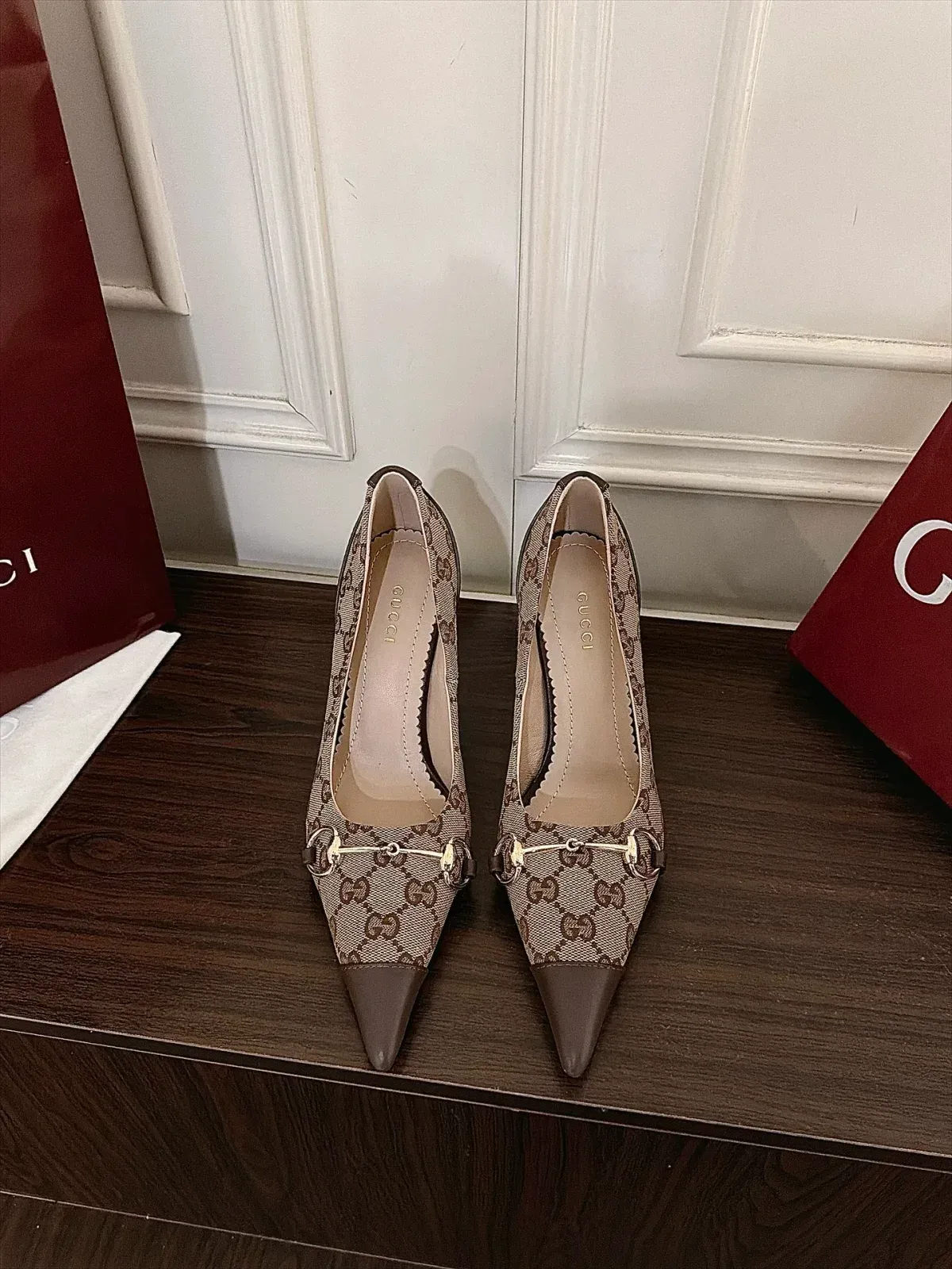 Gucci Alternative Donna Ankle-Strap Heels in ოქროსფერი