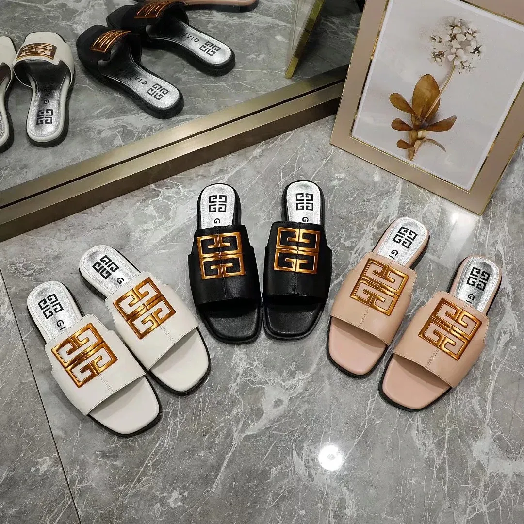 Givenchy Alternative Metal Buckle Slides in შავი