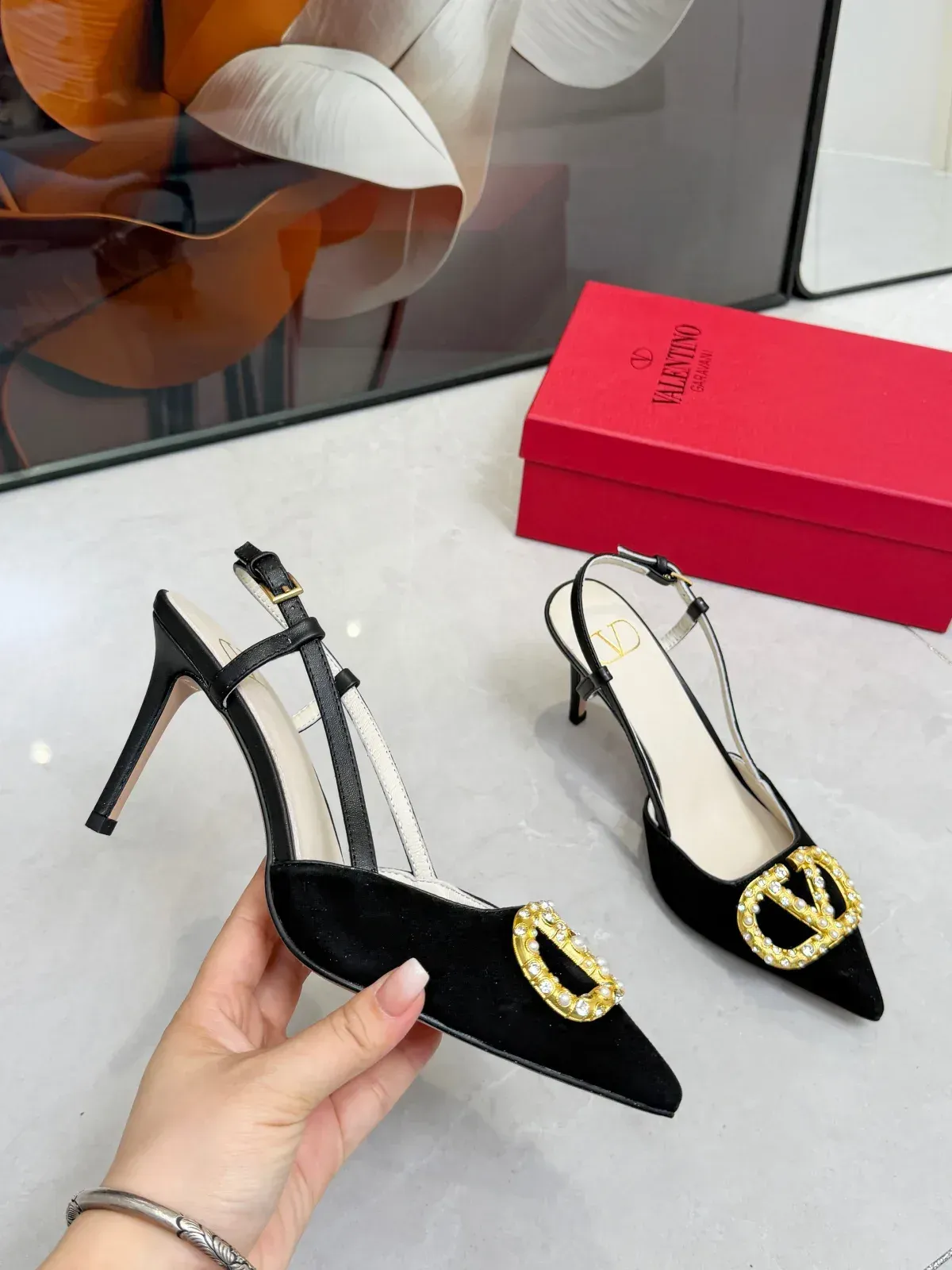 Valentino Alternative Crystal Heel Sandals in შავი