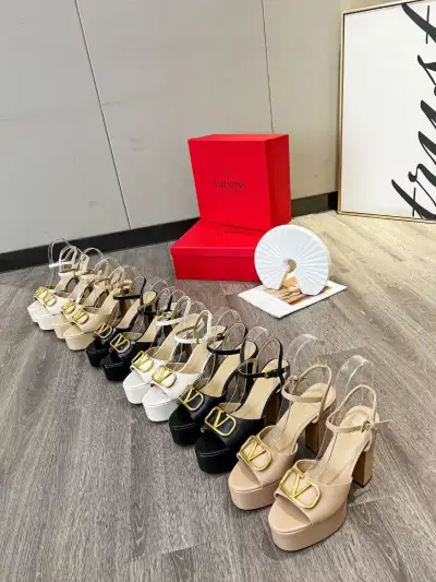 Valentino Alternative Leather Sandals in შავი
