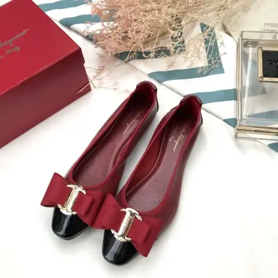 Salvatore Ferragamo Alternative Ferragamo Crystal Buckle Driving Loafers in ბეჟი