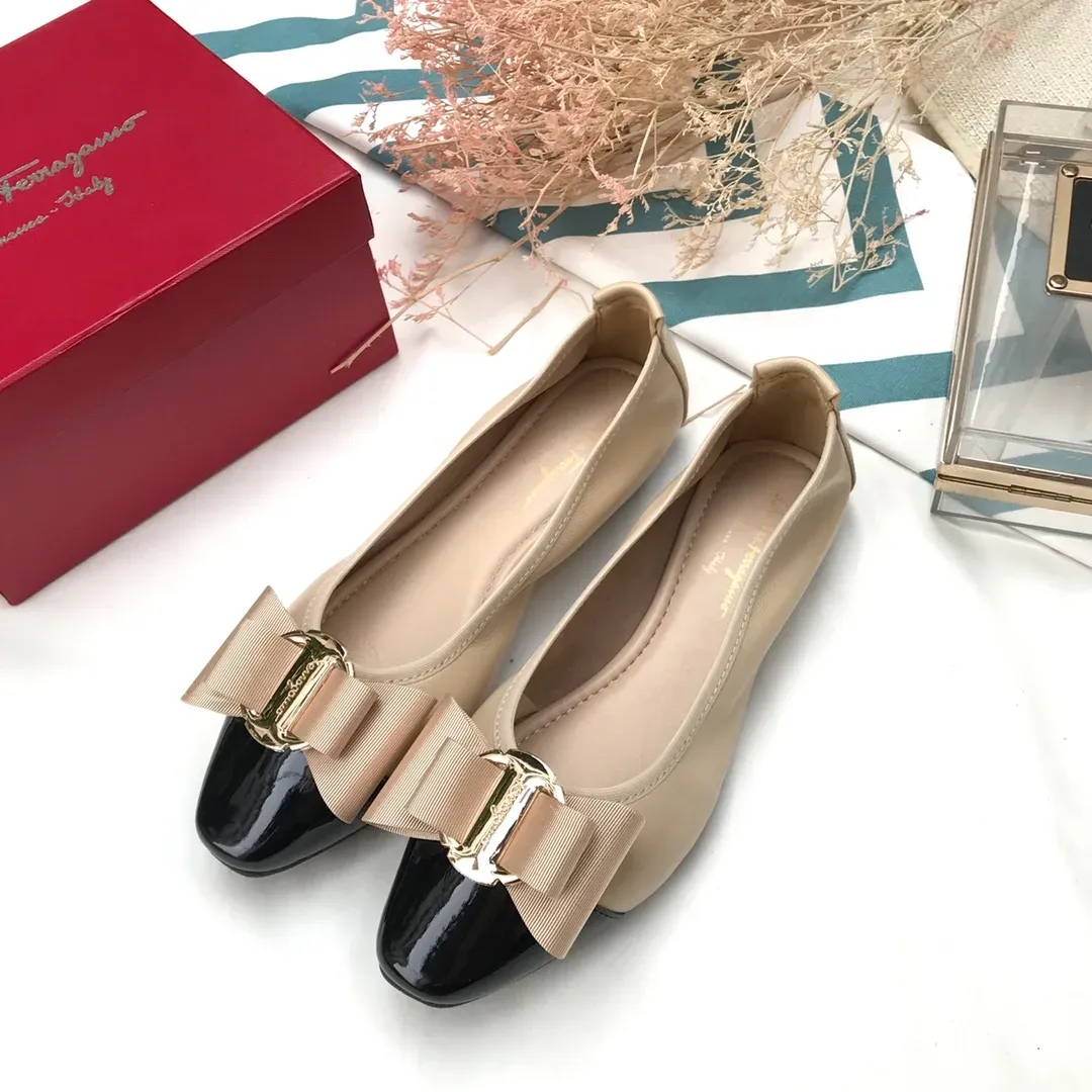 Salvatore Ferragamo Alternative Ferragamo Crystal Buckle Driving Loafers in ბეჟი