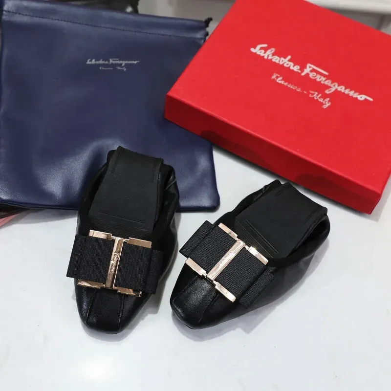 Salvatore Ferragamo Alternative Ferragamo Crystal Buckle Driving Loafers in წითელი