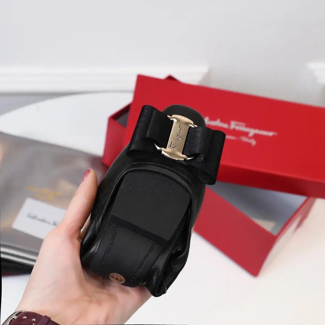 Salvatore Ferragamo Alternative Ferragamo Bow Buckle Flats in წითელი