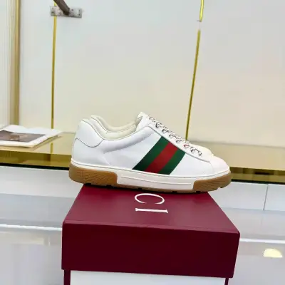 Gucci Alternative GG Canvas Sneakers in ყავისფერი