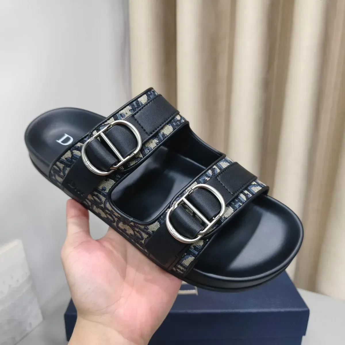 Dior Alternative Oblique Sandals in შავი