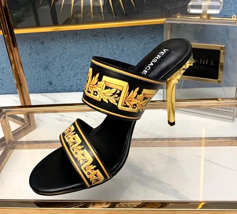 Versace Alternative Fashion Heel Sandals in 