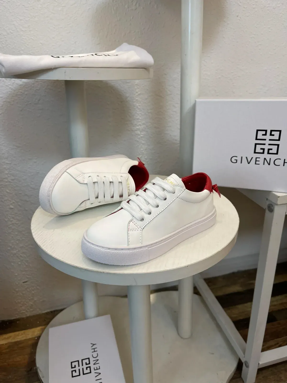 Givenchy Alternative Children White Leather Trainers in თეთრი