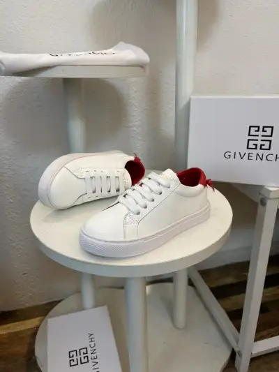 Givenchy Alternative Children White Leather Trainers in თეთრი