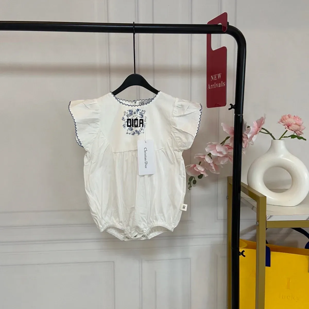 Dior Alternative Baby Embroidered Romper in კრემისფერი