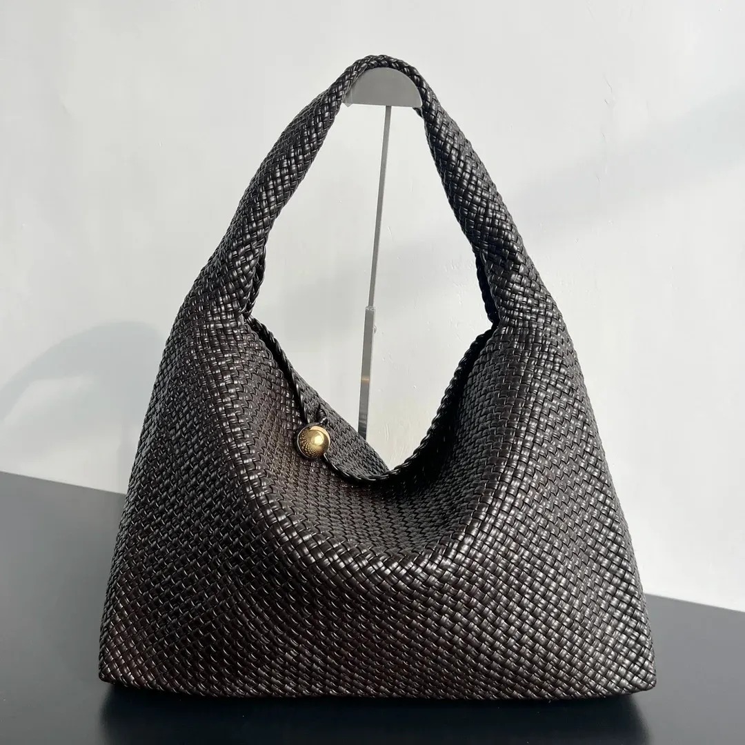 Bottega Veneta Tosca Hop Handbag in 