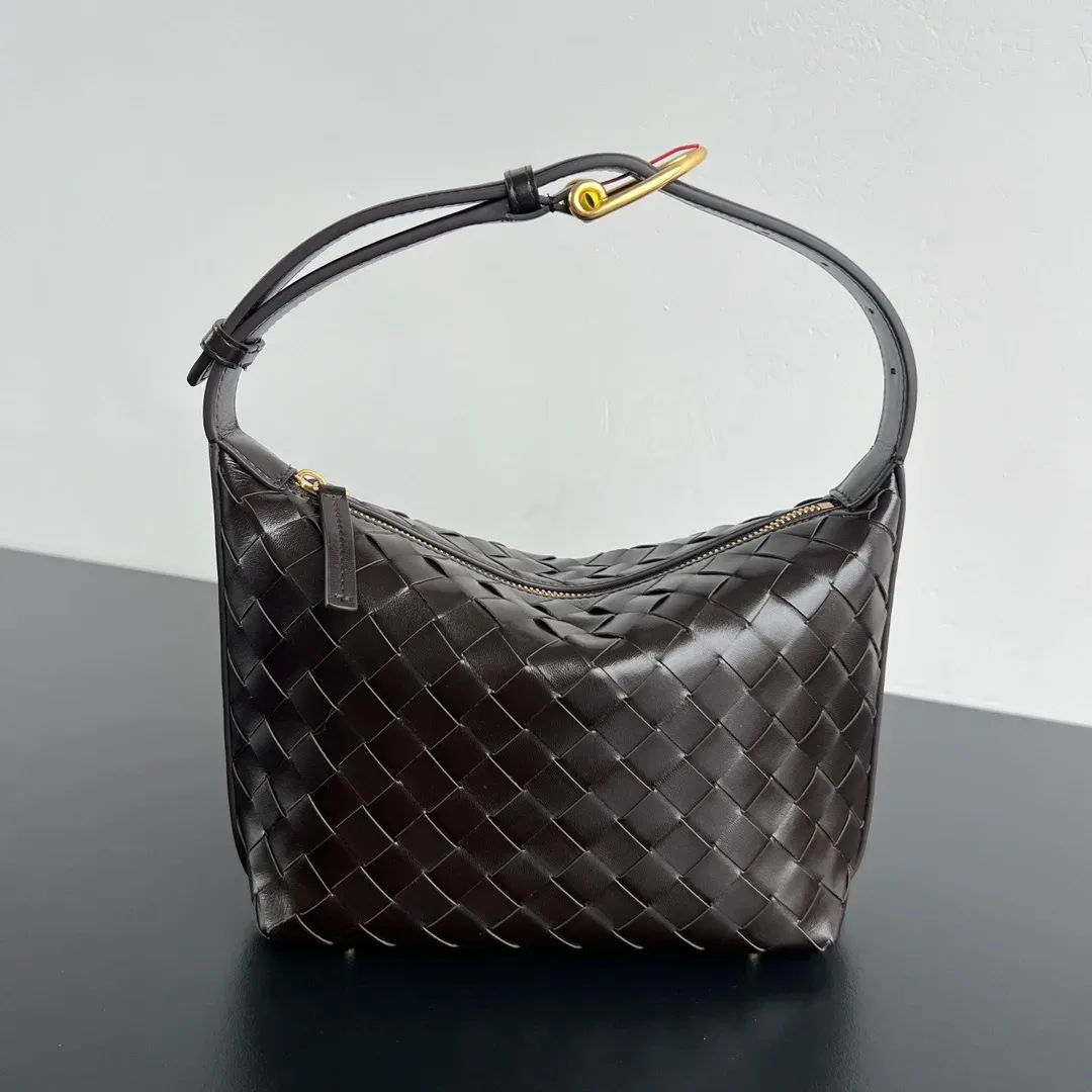 Bottega Veneta Alternative Handbags in 