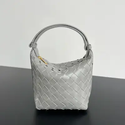 Bottega Veneta Alternative Wallace Bag in