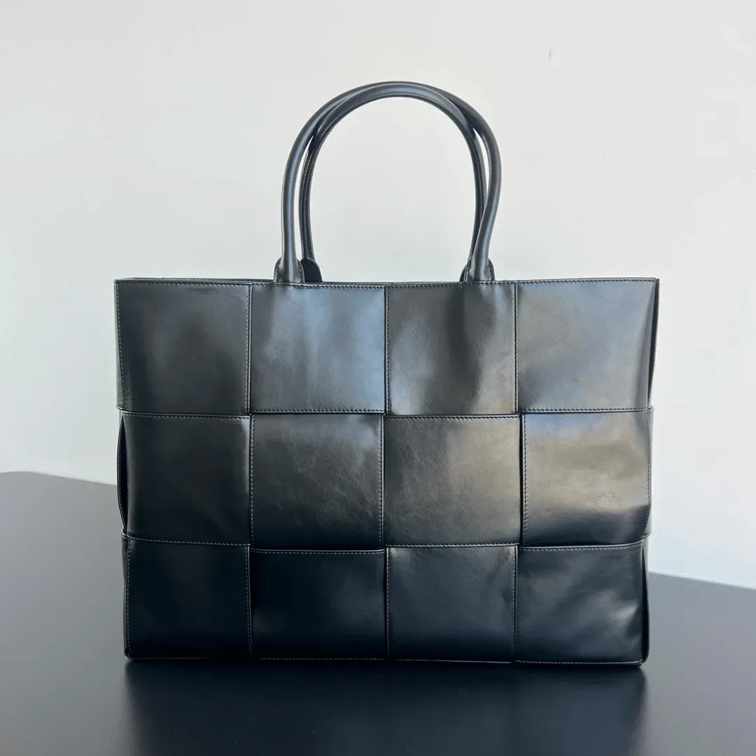 Bottega Veneta Alternative Arco Tote in 