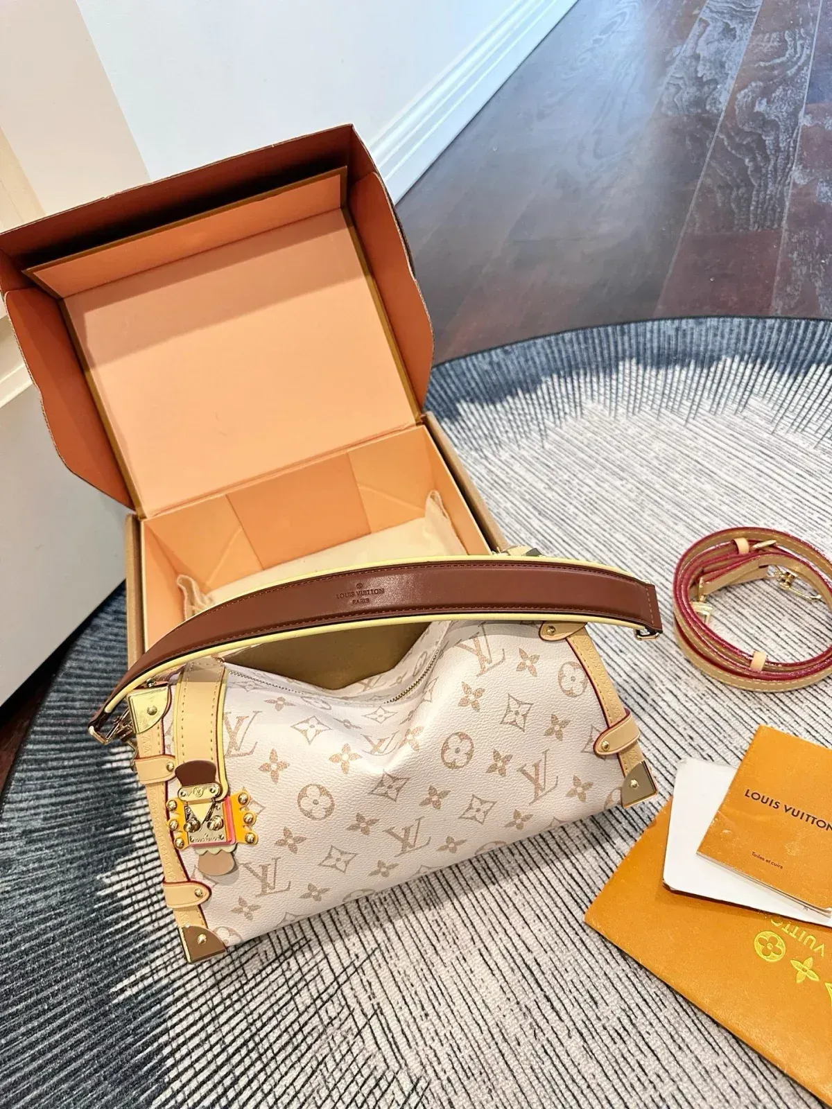 Louis Vuitton Alternative Side in 