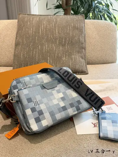 Louis Vuitton Alternative Damier in Blue