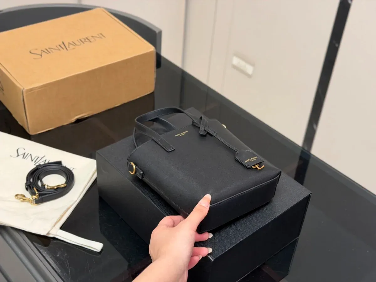 Saint Laurent Alternative tote in 