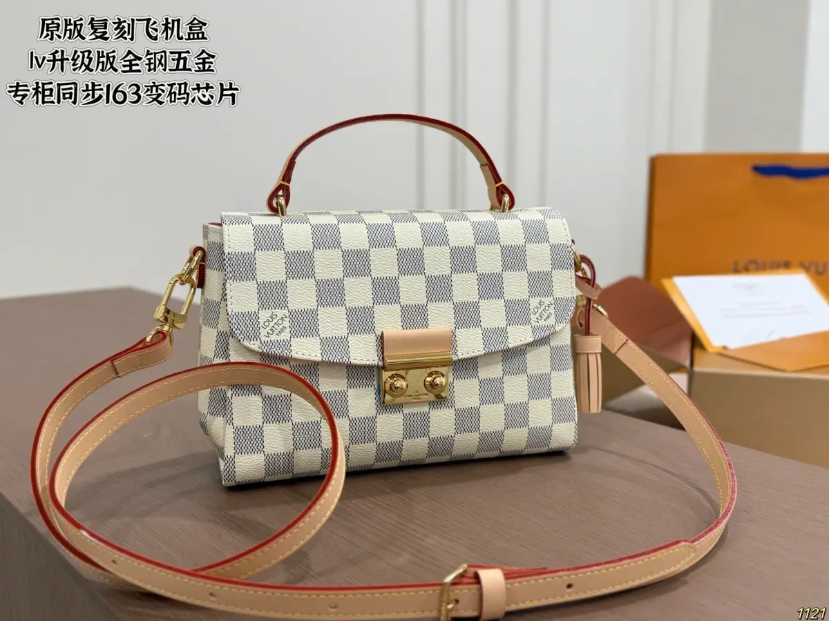 Louis Vuitton Alternative CROISETTE in 