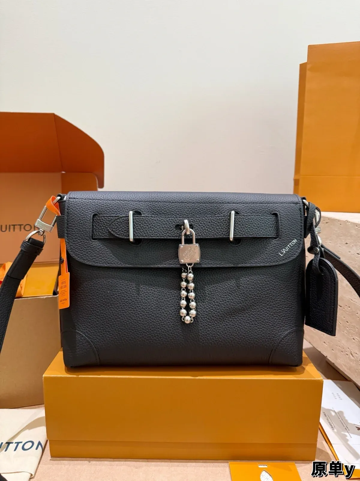 Louis Vuitton Alternative Steam in 